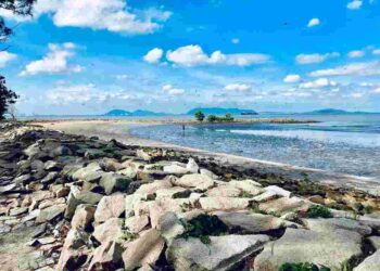 Biển Cần Giờ với bãi đá lịch sử hoang sơ