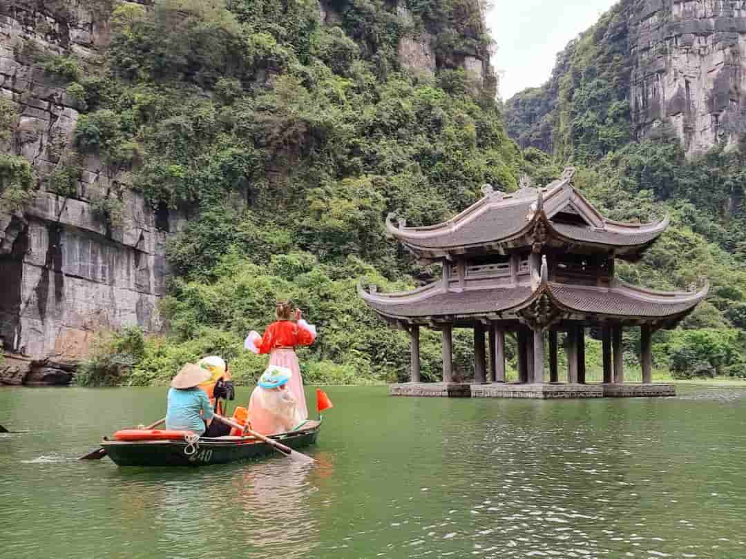 Các hang động tại Tràng An - hang Khống