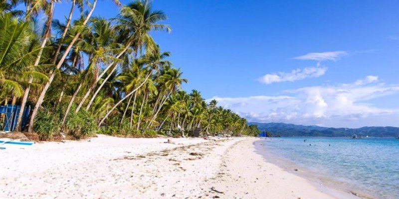 Boracay nổi tiếng toàn cầu với bãi biển White Beach