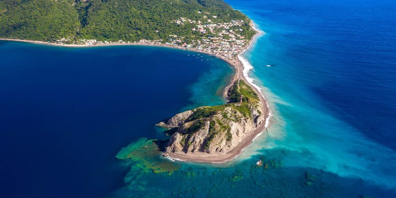 Dominica là một hòn đảo nằm ở vùng Caribbean