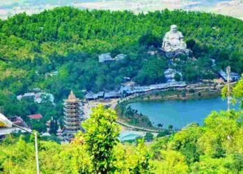 Núi Sam có tới 200 ngôi chùa, miếu nằm rải rác