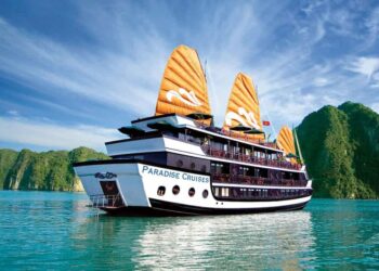 Tham quan vịnh Hạ Long bằng du thuyền cần lựa chọn thời gian kỹ