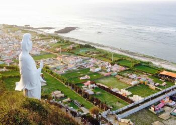 Ngắm bình minh vào sáng sớm