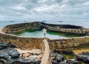 Hồ cá Lành Dương bỏ hoang có gì đặc biệt?