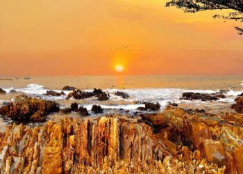 Những địa điểm du lịch đẹp gần bãi tắm Hồng Vàn