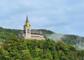 ghé thăm ngôi nhà thờ đá Tam Đảo