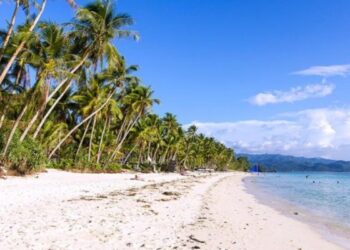 Boracay nổi tiếng toàn cầu với bãi biển White Beach
